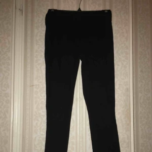  - Svarta leggings. Pris går att diskuteras