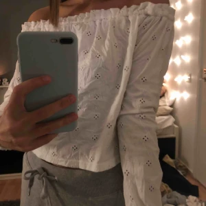  - Gullig topp från zalando. Lappen med storleken är bortklippt från toppen men känns som en xs