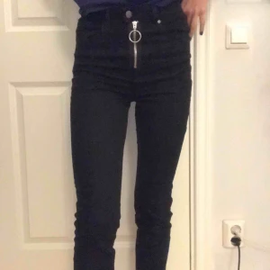  - Jeans med speciell gylf. Köparen står för frakt🌸🌸