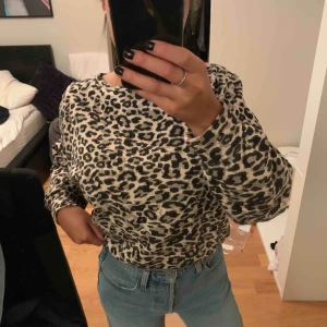  - Snygg och skön tröja i bomull med leopard tryck 🐆 