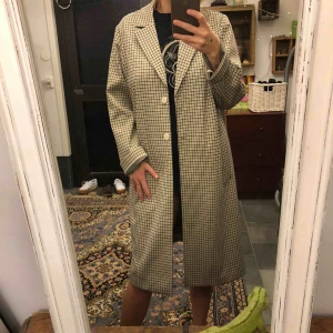  - Kappa från HM storlek 38 🌼 Använd en gång, därför säljer jag! Den passar inte mig helt enkelt 