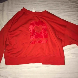  - Röd sweatshirt från hm storlek s 