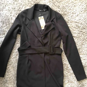  - Jätte fin klänning Kappa med band ifrån Zaful , aldrig använt och lappen kvar!! Frakt tillkommer ☺️