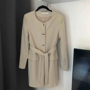 Blazer dress - Beige klänning/tunn jacka