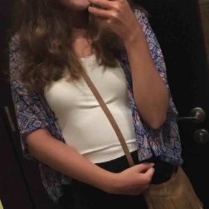  - Fin strandtunika att ha i sommar för att piffa upp tråkiga outfits eller ha över bikinin. Köparen står för frakten🌟🌟