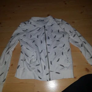 Tröjor - Antingen 50 kr styck eller båda för 70