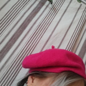 Mössa  - 🌺 Rosa mössa/basker. Frakt 40:- (samfraktar gärna, kolla in min sida) 🌺