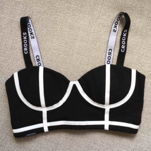  - Supersnygg😱 Aldrig använd, står att det är storlek M men skulle säga att den passar om du har  A-B kupa