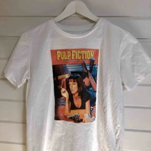  - T-shirt gjord av mig med Pulp fiction tryck som motiv. 