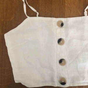  - Vackraste toppen! Säljer då den är för liten. Väldigt fin till sommaren och passar till det mesta. Aldrig använd! 