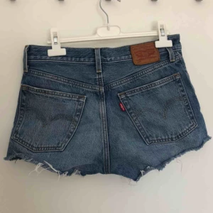  - Mina favorit shorts som tyvärr har blivit för små. Äkta och köpt från en Levis butik i Malmö. Super bra skick. Skriv om du vill få fler bilder! 