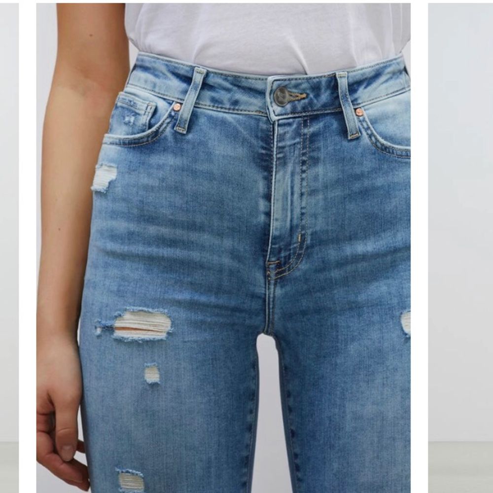 Jeans från bikbok i deras populäraste modell Peachy! Framhäver former och rumpan på ett så bra sätt. Använda runt 5 gånger, säljer pga att jag har 4 par i denna modell. Nypris är 600 kr☀️. Jeans & Byxor.