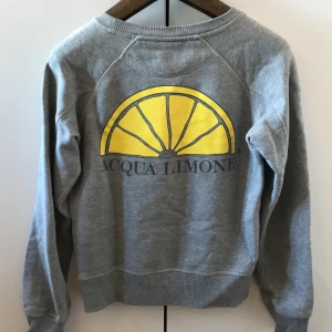 Tröja, Acqua Limone - Grå collegetröja, storlek XXS, men passar även XS. I bra skick!