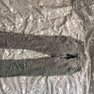  - Mjukisbyxor från Bikbok 