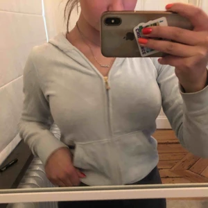  - Säljer denna supersköna Juicy couture kofta, säljer den för att jag inte använder längre tyvärr