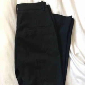  - Kostymbyxor som är lite långa på mig, 1.63cm