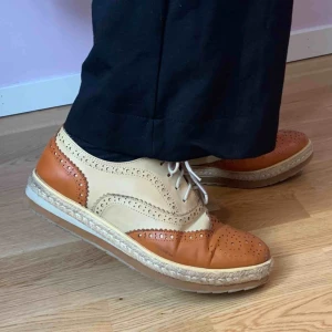  - Som nya! Jättefina ”kostymskor” super kvalitet och nästan oanvända 🌋