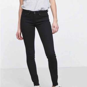 Lisa jeans, mid waist⭐️ fint skick, använda väldigt få gånger! Frakt ingår ⭐️