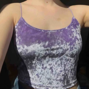  - Superfin pastellila velvettop från H&M divided, älskar färgen! Bra skick då den endast är använd ett fåtal gånger.
