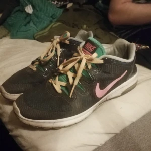 Nike  - Nike skor. Använda bra skick. Frakt tillkommer 