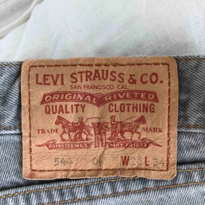  - Supersnygga gråa Levi’s 544! Köpta på second hand i London så unika :) I mycket fint skick! Kan mötas i Sthlm eller frakta💕