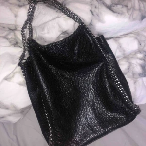  - Tiamo väskan större modellen.