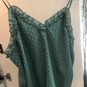 Linne - Säljer detta fina sommarminne ifrån bikbok!!! Mycket gott skick💞 Frakt tillkommer☺️