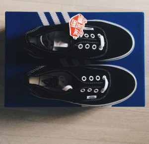  - Black Vans Authentic Classics, aldrig använda 👟👌🏾 Eu: 36.5  US: Men 5, Women 6.5  UK: 4 