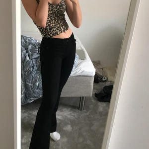 Snygga bootcut jeans  - Sköna bootcut jeans, oanvända, bra längd för mig som är 1.65 cm