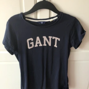 Gant T-shirt - Väldigt bra skick, använt få gånger. Frakt ingår i priset 