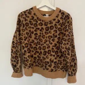 Leopard tröja. Köparen står för frakt. 