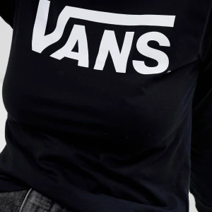 Långärmad Vans tröja - Använd men bra skick, den är en herrmodell i storlek L så den sitter snyggt oversize på mig som är en M, kan passa alla storlekar beroende på hur man vill att den ska sitta🌟🌟 skriv privat för egna bilder 