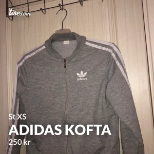 Adidas kofta  - Nyskick, st xs