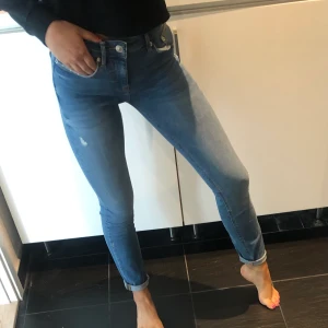 Jeans - Jeans från zara som är riktigt snygga i tvätten, super bekväma och bara allmänt användbara till vardags💗 