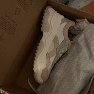 Bullboxer sneakers - Helt oanvända sneakers Nypris 1099kr  