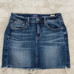 Jeanskjol - Jeanskjol från crocker i strl XS, passar även S. Kan mötas upp i Västerås annars står köparen för frakt.
