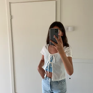 Kofta med snörning  - Säljer min fina kofta med snörning🦋