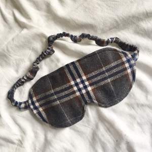 Sovmask sydd av återvunnet tyg! Jättemjuk och stänger ute ljuset🌌 Gratis frakt💌  