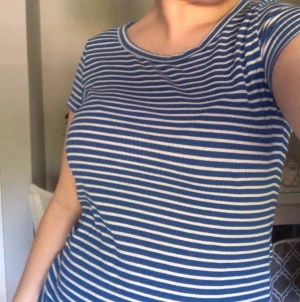 T-shirt  - Har tröttnat på men väldigt fin blå färg 