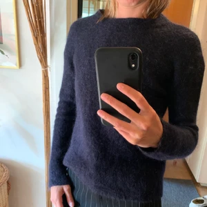 Ull/Mohair tröja från Inwear stlk XS - Blå Ull/Mohair tröja från Inwear i stlk XS. Värmer bra och sitter rätt tajt mot kroppen. Nypris 800kr. 
