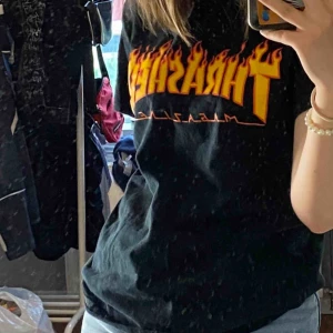  - As fet T-shirt från thrasher. Frakt tillkommer, kan möjligtvis mötas upp i Gbg 