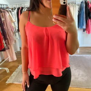 Neon rosa topp - Neonrosa topp i två lager, frakt 20kr
