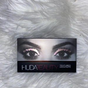 Huda beauty  - Oanvänd plomberad säljes pga dubbletter 