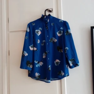 Blus från Carin Wester - Blus från Carin Wester I fint skick, stl 36