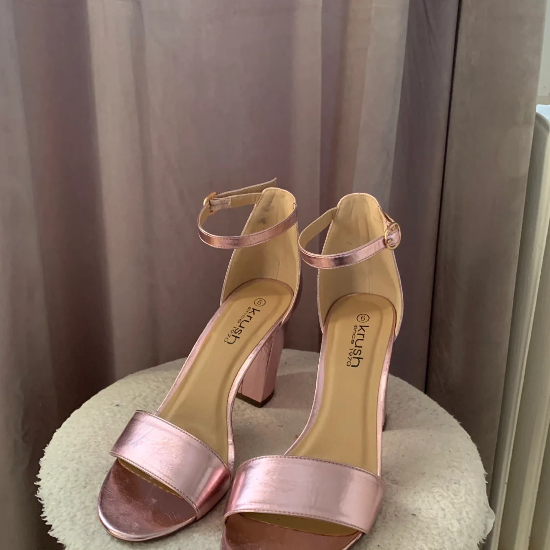 SKITSNYGGA ROSA METALLIC KLACKARđ