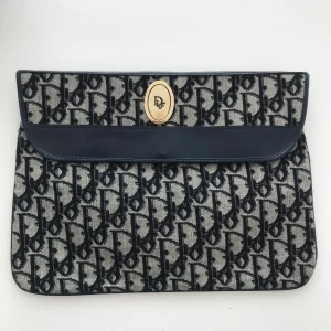 • clutch • ipad-fodral • väska • - 30 x 23 cm