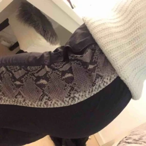  - Jätte fina byxor! Köpta här men aldrig använt av mig pågrund av förstora. 