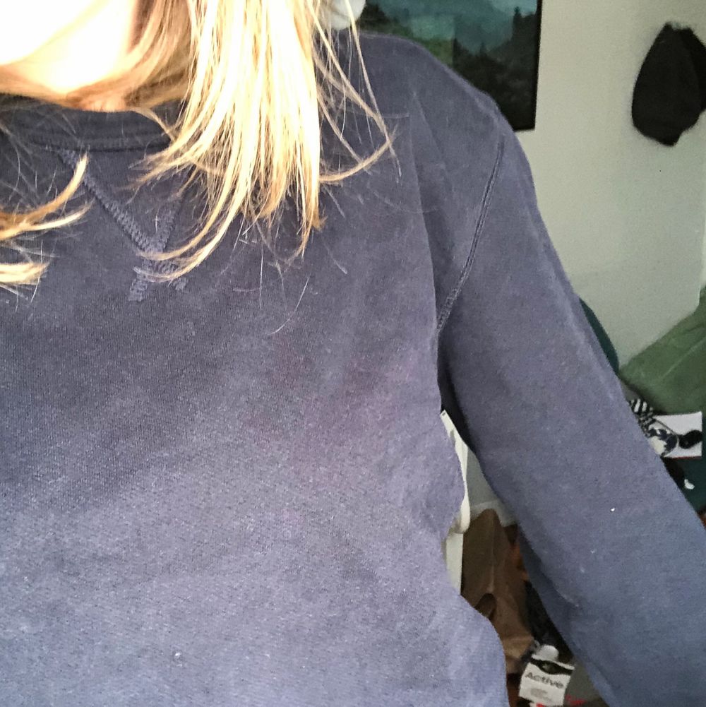 Fin lite använd marinblå sweatshirt ifrån lee! Snygg att ha till vardags:)) frakt tillkommer . Tröjor & Koftor.