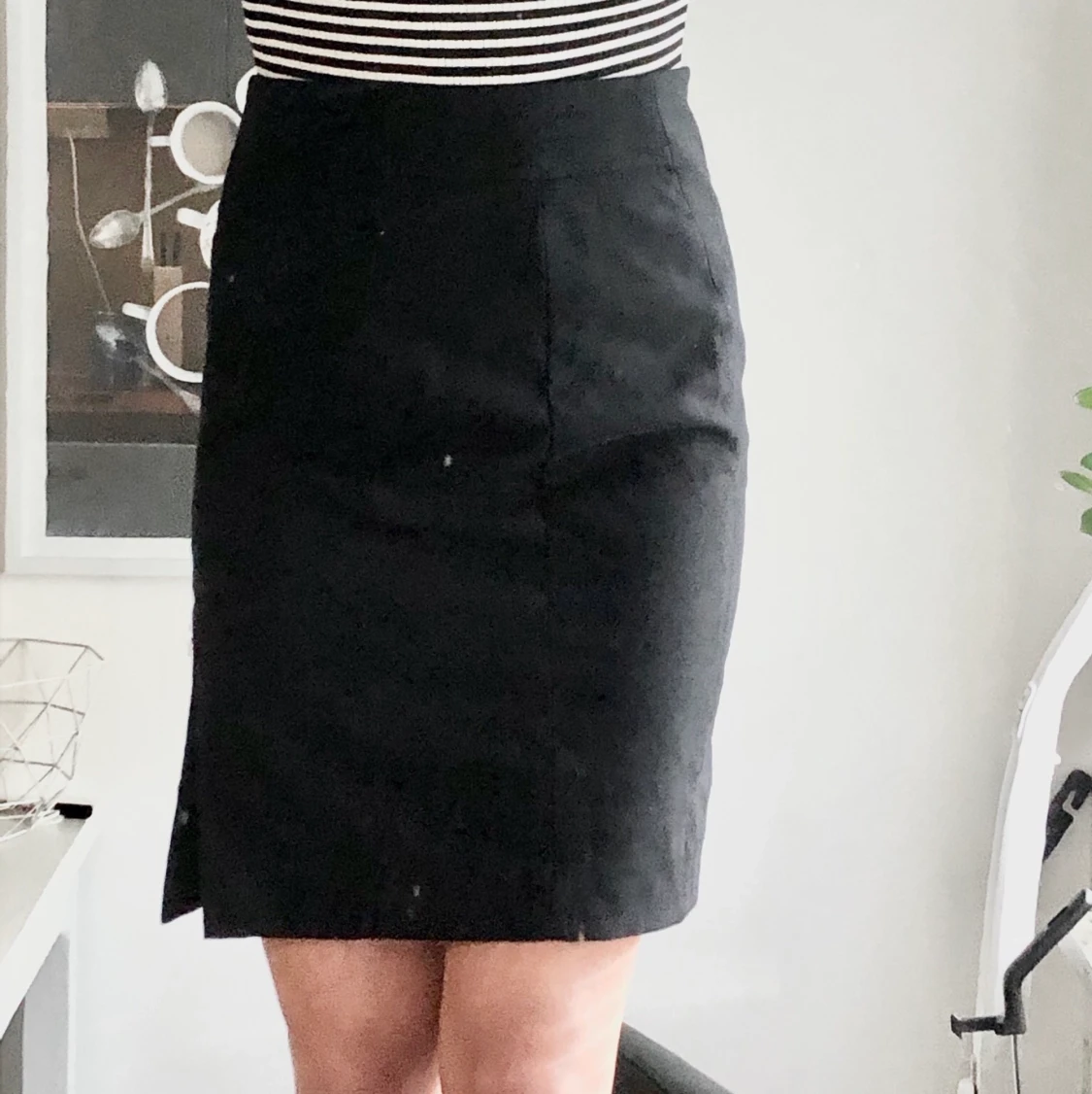 Svart slitsad kjol - 90