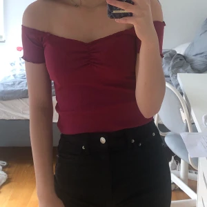 Off shoulder tröja - Super fin off shoulder topp i storlek S med ganska stretchigt material🥰